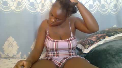 Snapshot of prettydarkskin002 chatting on 02-01-26, 07:40 SHANIA online show from 02-01-26, 07:40