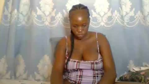 Snapshot of prettydarkskin002 chatting on 02-05-26, 07:35 SHANIA online show from 02-05-26, 07:35