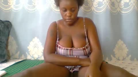Snapshot of prettydarkskin002 chatting on 02-20-26, 11:00 SHANIA online show from 02-20-26, 11:00