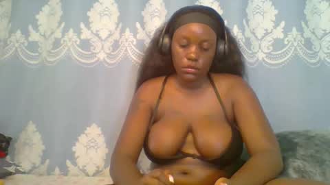 Snapshot of prettydarkskin002 chatting on 04-01-26, 05:52 SHANIA online show from 04-01-26, 05:52