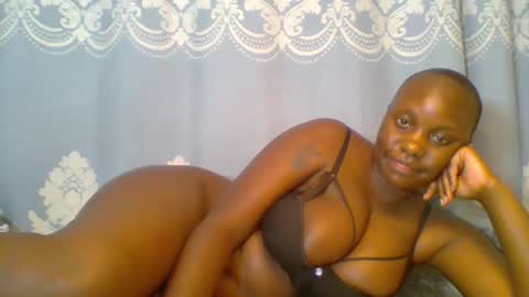 Snapshot of prettydarkskin002 chatting on 04-18-26, 07:07 SHANIA online show from 04-18-26, 07:07