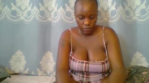 Snapshot of prettydarkskin002 chatting on 04-26-26, 05:38 SHANIA online show from 04-26-26, 05:38