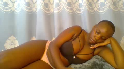 Snapshot of prettydarkskin002 chatting on 04-28-26, 11:04 SHANIA online show from 04-28-26, 11:04