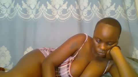 Snapshot of prettydarkskin002 chatting on 05-02-26, 08:14 SHANIA online show from 05-02-26, 08:14