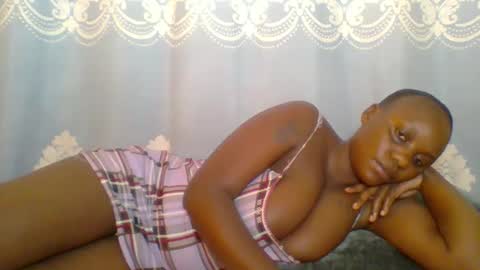 Snapshot of prettydarkskin002 chatting on 05-05-26, 05:04 SHANIA online show from 05-05-26, 05:04