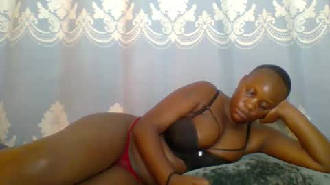 Snapshot of prettydarkskin002 chatting on 05-06-26, 06:30 SHANIA online show from 05-06-26, 06:30
