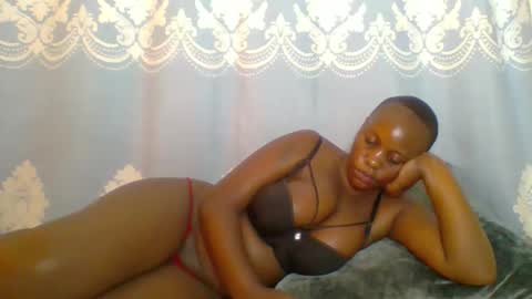 Snapshot of prettydarkskin002 chatting on 05-07-26, 07:47 SHANIA online show from 05-07-26, 07:47