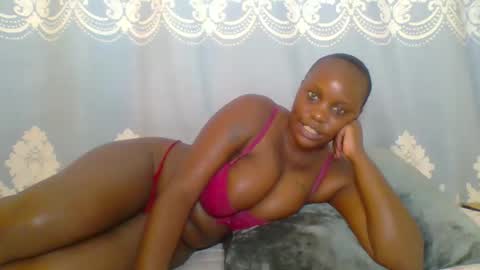 Snapshot of prettydarkskin002 chatting on 05-10-26, 09:36 SHANIA online show from 05-10-26, 09:36