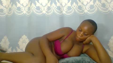Snapshot of prettydarkskin002 chatting on 05-11-26, 10:51 SHANIA online show from 05-11-26, 10:51