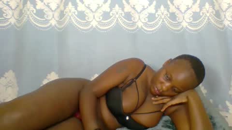 Snapshot of prettydarkskin002 chatting on 05-13-26, 09:00 SHANIA online show from 05-13-26, 09:00