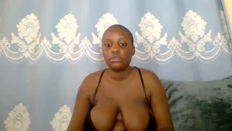 Snapshot of prettydarkskin002 chatting on 05-15-26, 10:00 SHANIA online show from 05-15-26, 10:00