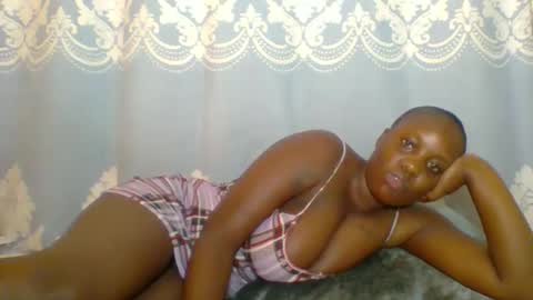 Snapshot of prettydarkskin002 chatting on 05-17-26, 10:55 SHANIA online show from 05-17-26, 10:55