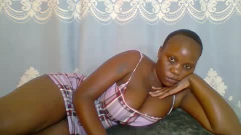Snapshot of prettydarkskin002 chatting on 05-31-26, 10:33 SHANIA online show from 05-31-26, 10:33