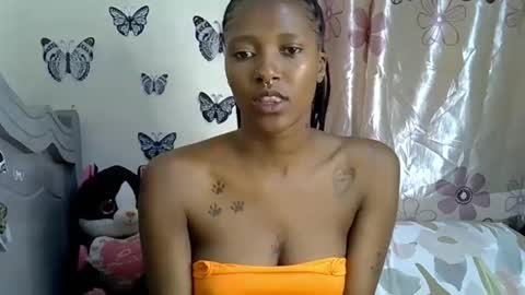 Snapshot of prettydiva_ chatting on 10-24-25, 08:55 Dive online show from 10-24-25, 08:55