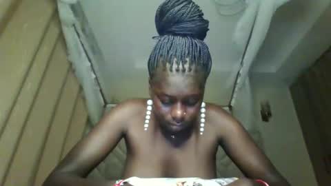 Snapshot of prettydulce chatting on 02-12-26, 01:33 prettydulce online show from 02-12-26, 01:33