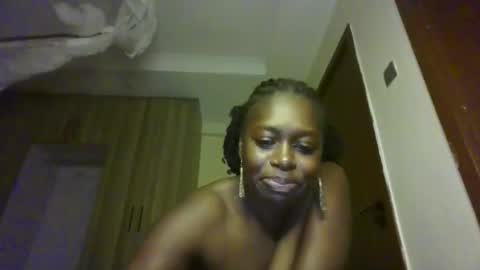Snapshot of prettydulce chatting on 05-06-26, 02:19 prettydulce online show from 05-06-26, 02:19