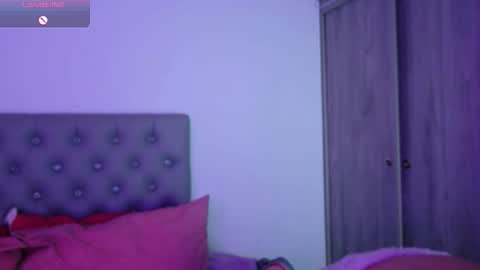 Snapshot of prettyemma_ chatting on 12-18-25, 09:43 Emma online show from 12-18-25, 09:43