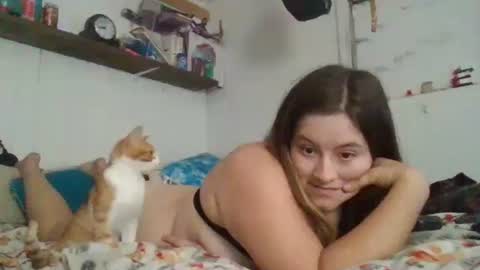 Snapshot of prettyestrella chatting on 09-19-25, 04:29 Pretty Estrella online show from 09-19-25, 04:29