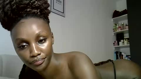 Snapshot of prettygee21 chatting on 05-08-26, 10:09 Pretty darkskin doll online show from 05-08-26, 10:09