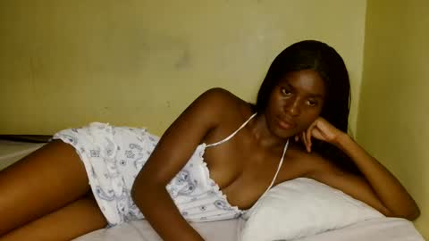 Snapshot of prettygoddess1 chatting on 06-06-26, 04:23 Mary online show from 06-06-26, 04:23