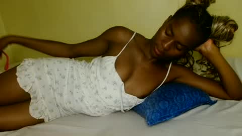 Snapshot of prettygoddess1 chatting on 06-25-26, 05:07 Mary online show from 06-25-26, 05:07