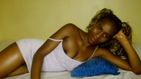 Snapshot of prettygoddess1 chatting on 06-25-26, 05:17 Mary online show from 06-25-26, 05:17