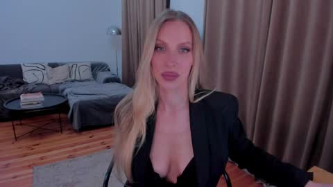 Eva online show from 05-15-26, 11:12