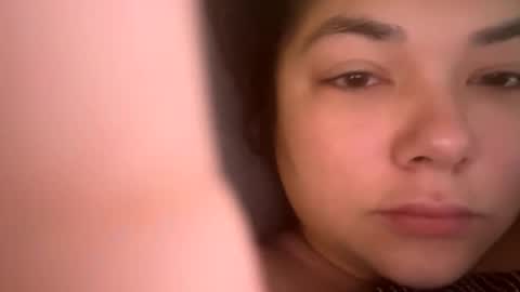 Snapshot of prettylatinamomma01 chatting on 11-29-25, 04:32 prettylatinamomma01 online show from 11-29-25, 04:32