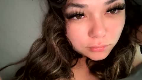 Snapshot of prettylatinamomma01 chatting on 12-03-25, 02:37 prettylatinamomma01 online show from 12-03-25, 02:37