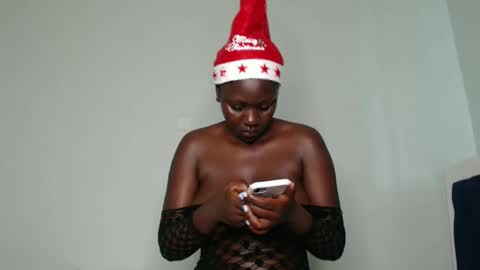 Snapshot of prettyliz1999 chatting on 12-23-24, 08:11 Lizzy online show from 12-23-24, 08:11