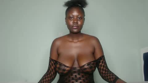 Snapshot of prettyliz1999 chatting on 01-14-25, 06:49 Lizzy online show from 01-14-25, 06:49