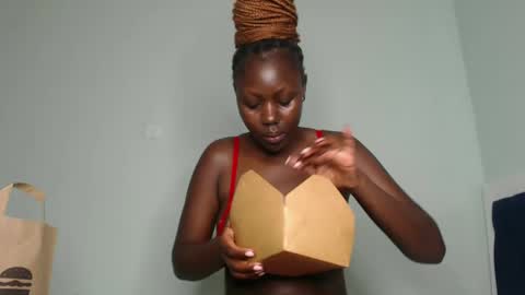 Snapshot of prettyliz1999 chatting on 02-15-25, 08:33 Lizzy online show from 02-15-25, 08:33