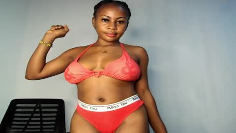 Snapshot of prettylove5 chatting on 05-14-26, 10:00 evelyn online show from 05-14-26, 10:00