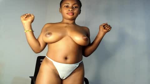 Snapshot of prettylove5 chatting on 05-31-26, 06:21 evelyn online show from 05-31-26, 06:21