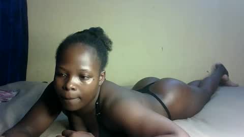 Snapshot of prettymelly_ chatting on 09-28-25, 01:22 Melly online show from 09-28-25, 01:22