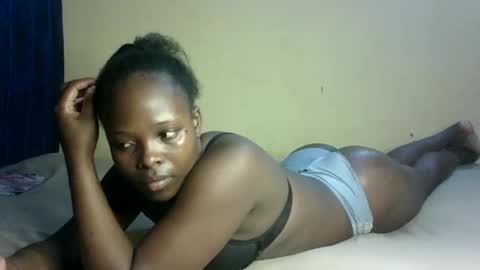 Snapshot of prettymelly_ chatting on 09-28-25, 06:13 Melly online show from 09-28-25, 06:13