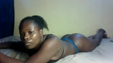 Snapshot of prettymelly_ chatting on 09-29-25, 06:18 Melly online show from 09-29-25, 06:18
