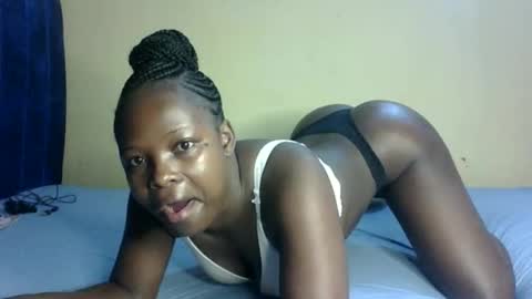 Snapshot of prettymelly_ chatting on 10-07-25, 12:19 Melly online show from 10-07-25, 12:19