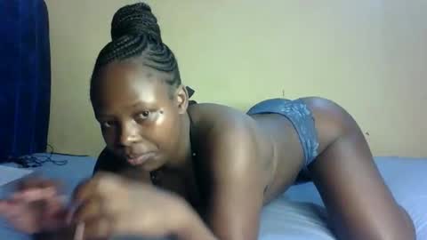 Snapshot of prettymelly_ chatting on 10-08-25, 12:41 Melly online show from 10-08-25, 12:41