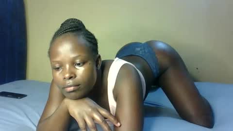 Snapshot of prettymelly_ chatting on 10-19-25, 06:08 Melly online show from 10-19-25, 06:08