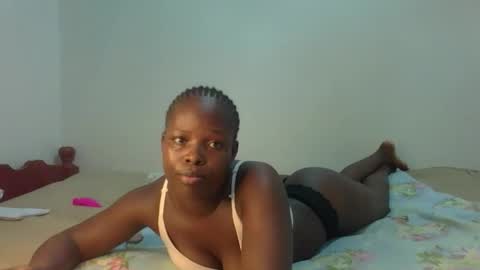 Snapshot of prettymelly_ chatting on 04-24-26, 01:13 Melly online show from 04-24-26, 01:13