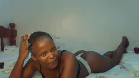Snapshot of prettymelly_ chatting on 05-27-26, 06:38 Melly online show from 05-27-26, 06:38