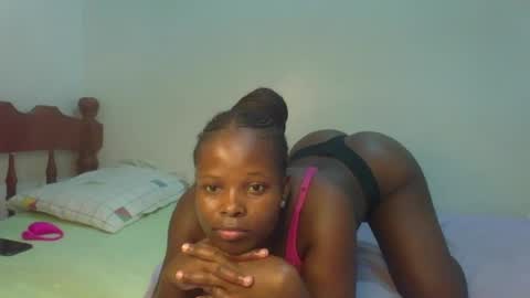 Snapshot of prettymelly_ chatting on 06-20-26, 06:11 Melly online show from 06-20-26, 06:11