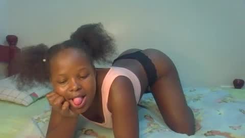 Snapshot of prettymelly_ chatting on 07-12-26, 12:01 Melly online show from 07-12-26, 12:01