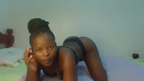 Snapshot of prettymelly_ chatting on 07-18-26, 12:15 Melly online show from 07-18-26, 12:15
