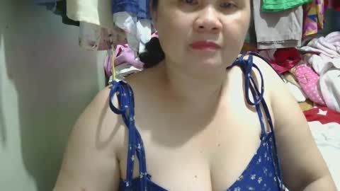 Snapshot of prettynhing chatting on 01-10-25, 11:43 Nhing online show from 01-10-25, 11:43