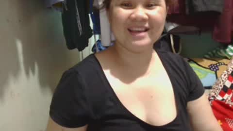 Snapshot of prettynhing chatting on 02-15-25, 10:22 Nhing online show from 02-15-25, 10:22