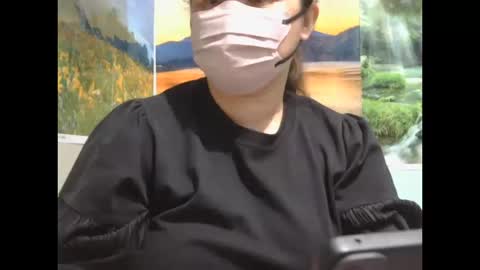 Snapshot of prettynhing chatting on 10-13-25, 12:38 Nhing online show from 10-13-25, 12:38