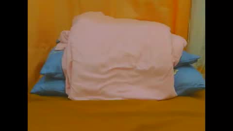 Snapshot of prettynhing chatting on 10-24-25, 02:46 Nhing online show from 10-24-25, 02:46