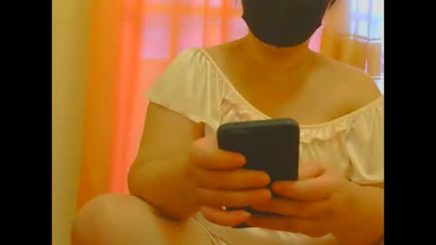 Snapshot of prettynhing chatting on 11-16-25, 01:44 Nhing online show from 11-16-25, 01:44